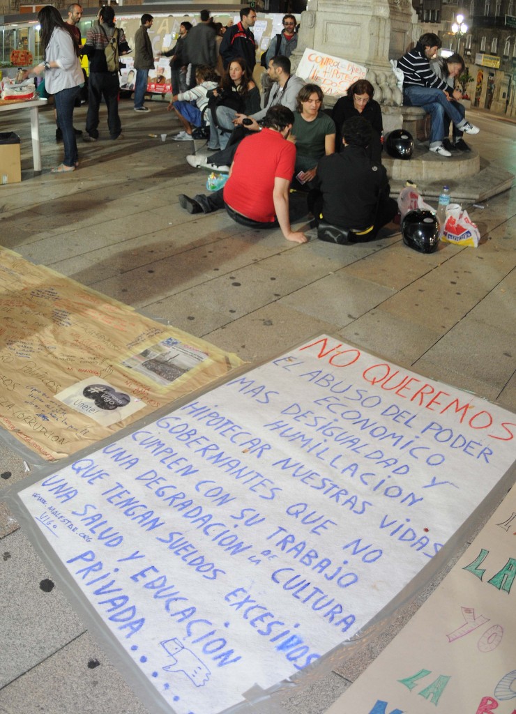El 15-M levanta el campamento en Santiago
