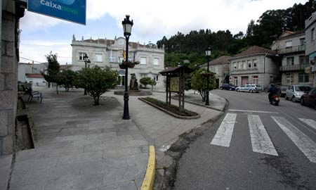 As neves, a sleepy town full of dead dogs