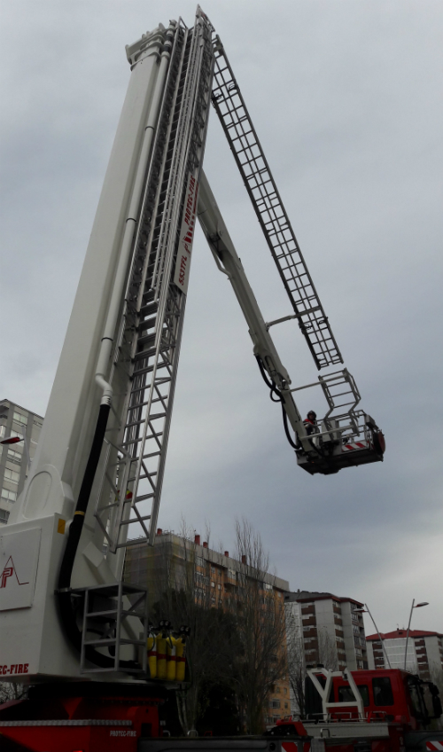 Despliegue de Bomberos en Castelao para atender a una persona mayor