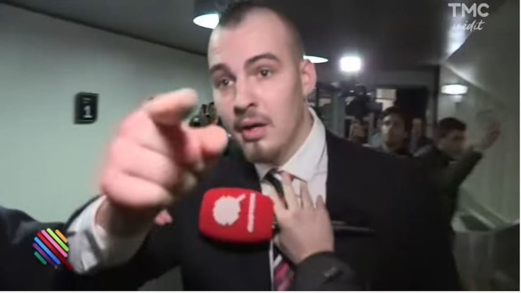 Guardaespaldas de la filonazi Marine Le Pen pegan a un periodista que preguntaba sobre corrupción