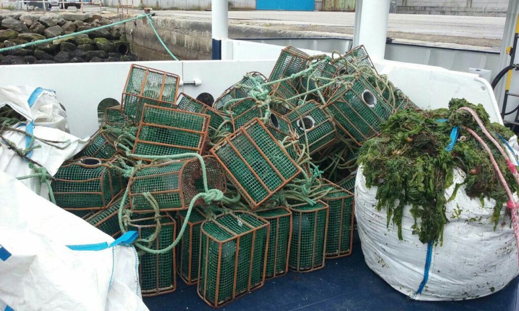 @GardacostasGal requisa máis de 450 útiles de pesca e 160 quilos de distintas especies