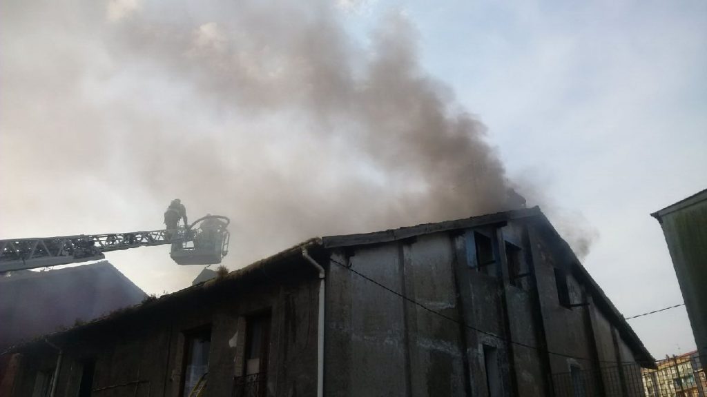 Cuatro muertos en el incendio de un edificio en Bilbao