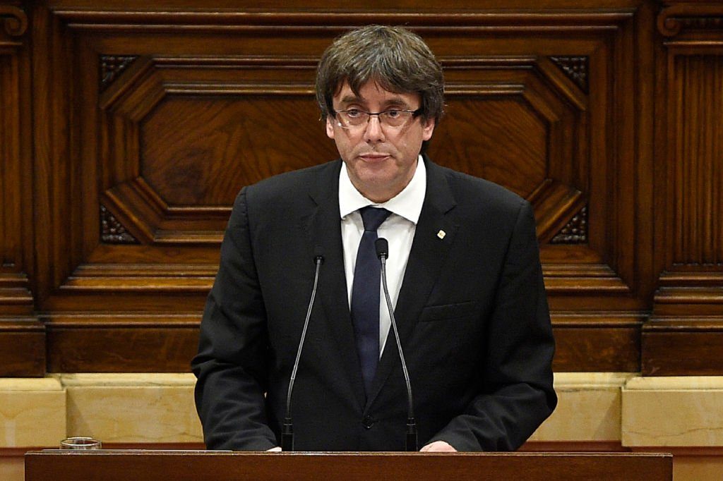 Puigdemont declara la independencia de Cataluña pero pide dejarla en suspenso para negociar con el Gobierno