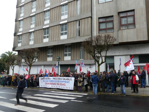 As traballadoras e traballadores de Maderas Iglesias piden axuda aos grupos do Parlamento de Galicia para salvar os seus empregos