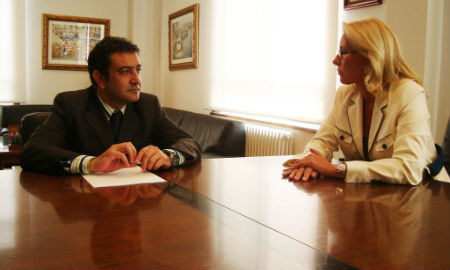 Santiago Domínguez y Corina Porro, al comienzo de la reunión en la sede de la Autoridad Portuaria