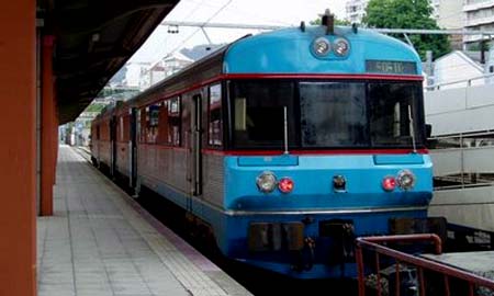 El tren que une en la actualidad Vigo y Oporto.