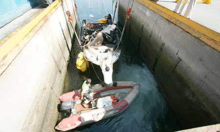 El barco fue reflotado el sábado