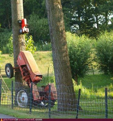 Tractor abusón. Fuente: pictureisunrelated.com