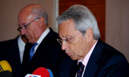 E profesor Vicens y el presidente de Caixanova, Julio Fernández Gayoso