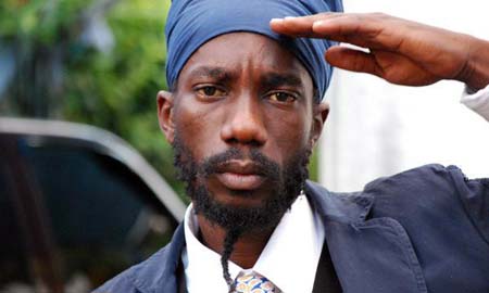 Sizzla no actuará en Santiago.