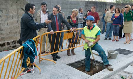 El alcalde visitó las obras de Torrecedeira.
