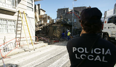 Los Bomberos y la Policía Local ya intervinieron el domingo en el derrumbe de una casa en Bouzas