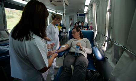 Os hospitais galegos precisan sangue dos grupos 0+ e 0-