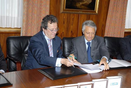 El presidente del Club Financiero, Jaime Borrás, y el de Caixanova, Julio Ferández Gayoso