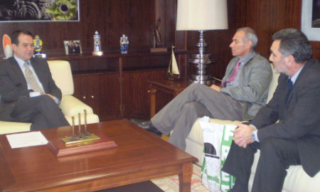 Encontro do Alcalde co embaixador nicaragüense.