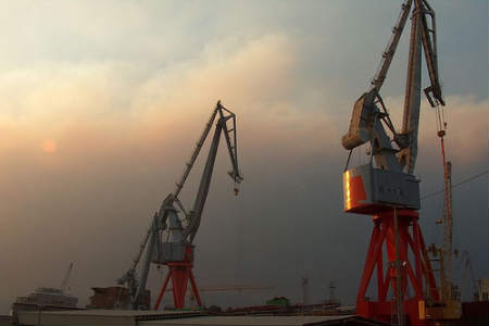 Grúas del astillero Vulcano (Foto:Contando Estrelas)