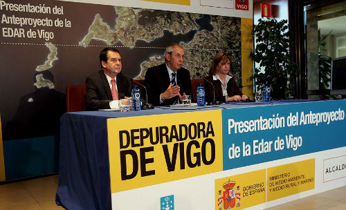 Abel Caballero, el presidente de la Xunta, Emilio Pérez Touriño, y la ministra Espinosa, en noviembre de 2008 presentando el anteprotecto de la EDAR de Vigo, en la ciudad