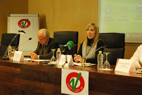 Castelao Bragaña y Lucía Molares, durante la presentación