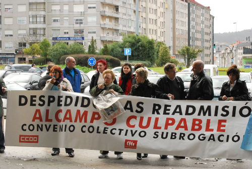 Os traballadores de Alcampo estiveron manifestándose 46 días seguidos diante do hipermercado, en Coia