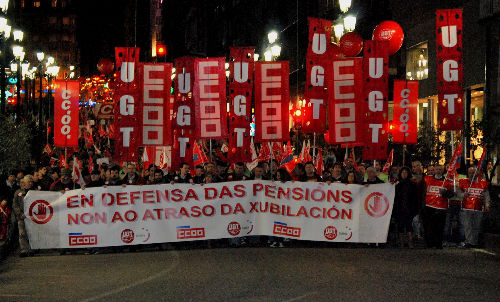 La manifestación a su paso por la farola de Urzáiz