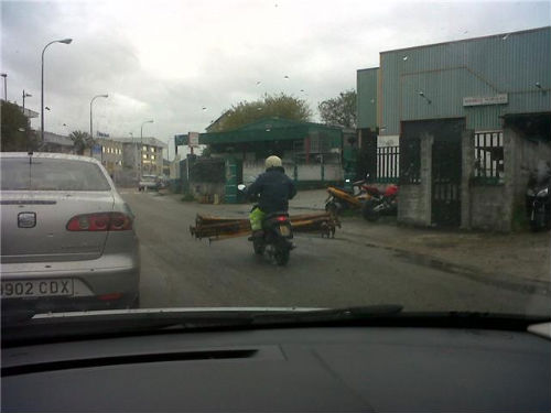 Moto/Tresyuno Comunicación