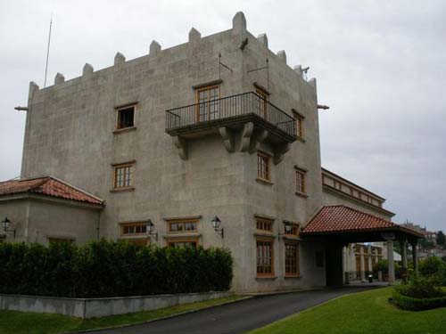 El parador nacional San Telmo de Tui.