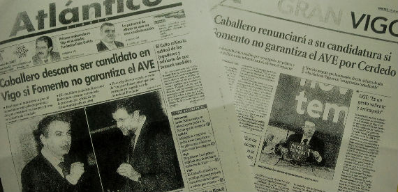 Dos de los 20 recortes de periódicos de enero de 2007, entregados por el alcalde a los medios de comunicación