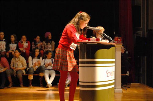 Laura Castro, ganadora del Spelling Bee-Schoolhouse para alumnos de 5º de Primaria, durante el concurso