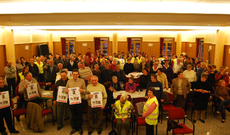 encierro/Tresyuno Comunicación Los vecinos llevan más de 100 días encerrados en el salón de plenos del concello de Salvaterra