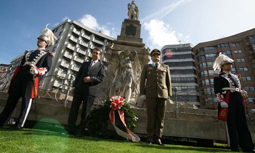 Homenaje a los Héroes de la Reconquista en la Praza de Independencia.