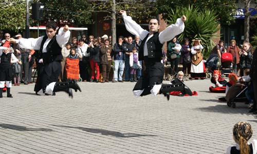 Música y baile tradicional coronaron el acto.