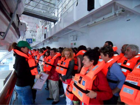 Simulacro a bordo del 'Grand Voyager'/Tresyuno Comunicación