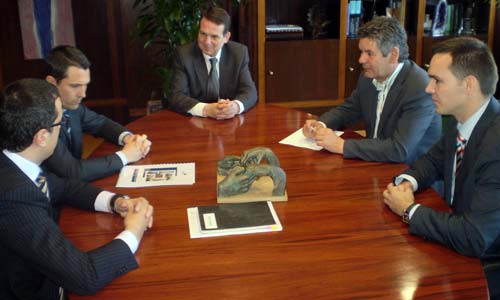 Encuentro de Caballero con el Clúster del Granito. Encuentro de Caballero con el Clúster del Granito.