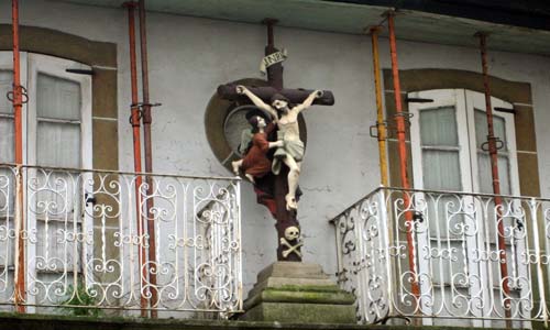 Una vivienda de dos pisos en la calle Coruña de Pontevedra.