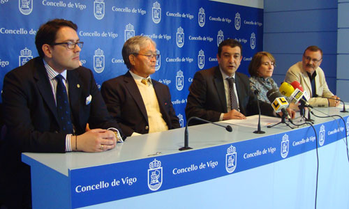 O director do Servizo de Educación da FISU, Kolë Gjeloshaj, e o presidente da comisión técnica de Taekwondo de FISU, Ken Min, durante a presentación dos eventos. O director do Servizo de Educación da FISU, Kolë Gjeloshaj, e o presidente da comisión técnica de Taekwondo de FISU, Ken Min, durante a presentación dos eventos.
