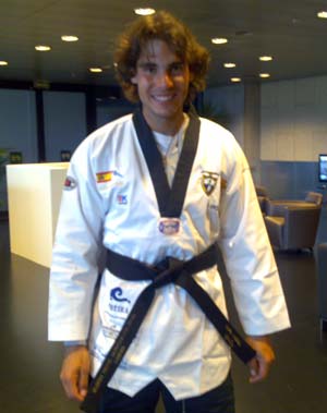 Rafa Nadal coa indumentaria de taekwondo.