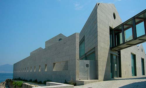 El Museo del Mar, hecho de granito gallego.