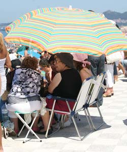 Si no hay sitio en la playa, se hace.