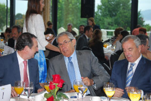 El alcalde de Vigo con el ex presidente Touriño y el secretario general del PSdG, Pachi Vázquez
