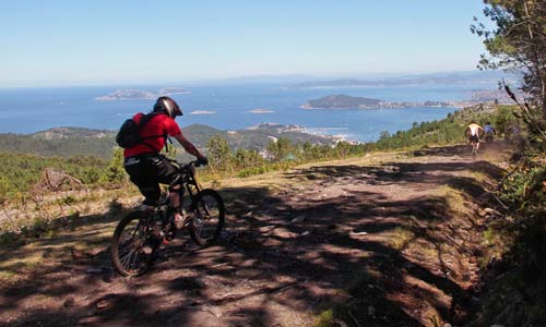 Espectaculares vistas en la 'I Avalancha a Baiona'.