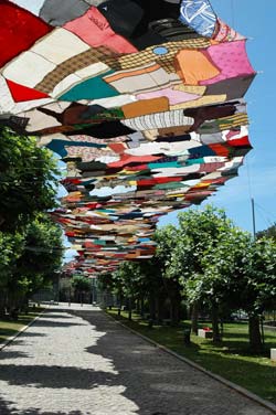 La obra de Jose Freixanes, a la entrada del museo.