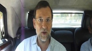 Imagen del videoblog del líder popular, 'Rajoy en acción', en la que se le ve sin el cinturón de seguridad