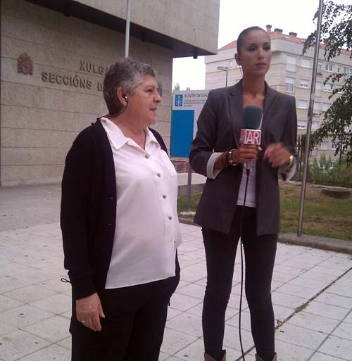 La madre de Isaac Pérez Triviño, a la entrada del juicio el primer día.