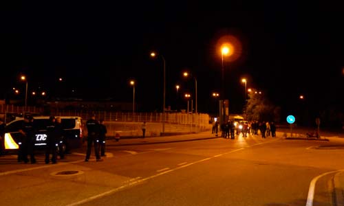 La Policía, a las puertas de Citroën en Vigo.