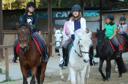 A caballo 1/Tresyuno Comunicación