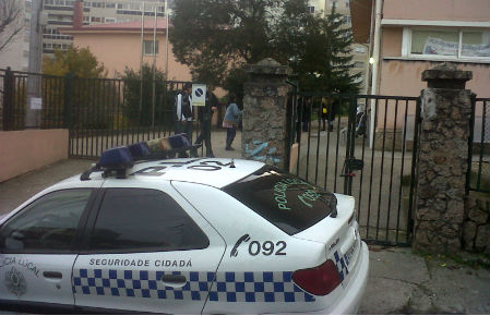 Chouzo Policía/Tresyuno Comunicación