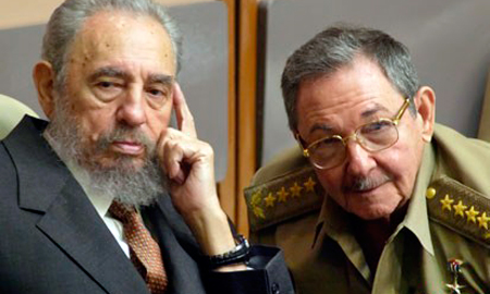 Los hermanos Fidel y Raúl Castro.