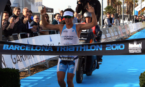El triatleta gallego cerró el año ganando el campeonato del mundo. El triatleta gallego cerró el año ganando el campeonato del mundo.
