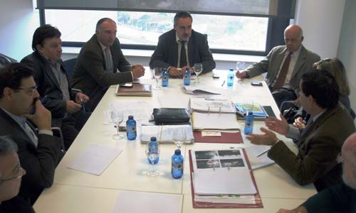 A reunión entre os alcaldes de Salvaterra e As Neves e a Xunta. A reunión entre os alcaldes de Salvaterra e As Neves e a Xunta.