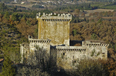 300px-Castelo_de_Pambre_2